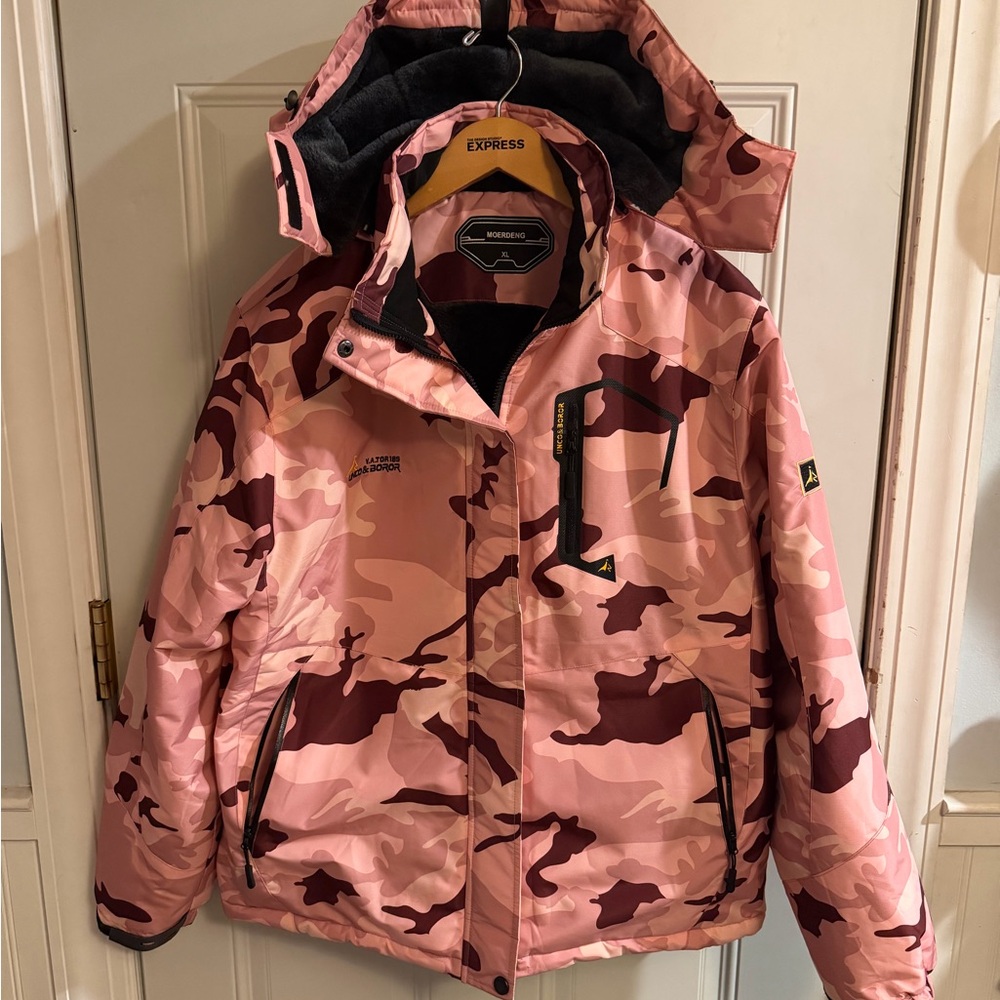 Moerdeng Pink Camo Ski Jacket from Amazon
